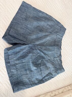 LOFT Men's Chambray Flat-Front Shorts in Denim Blue size 2